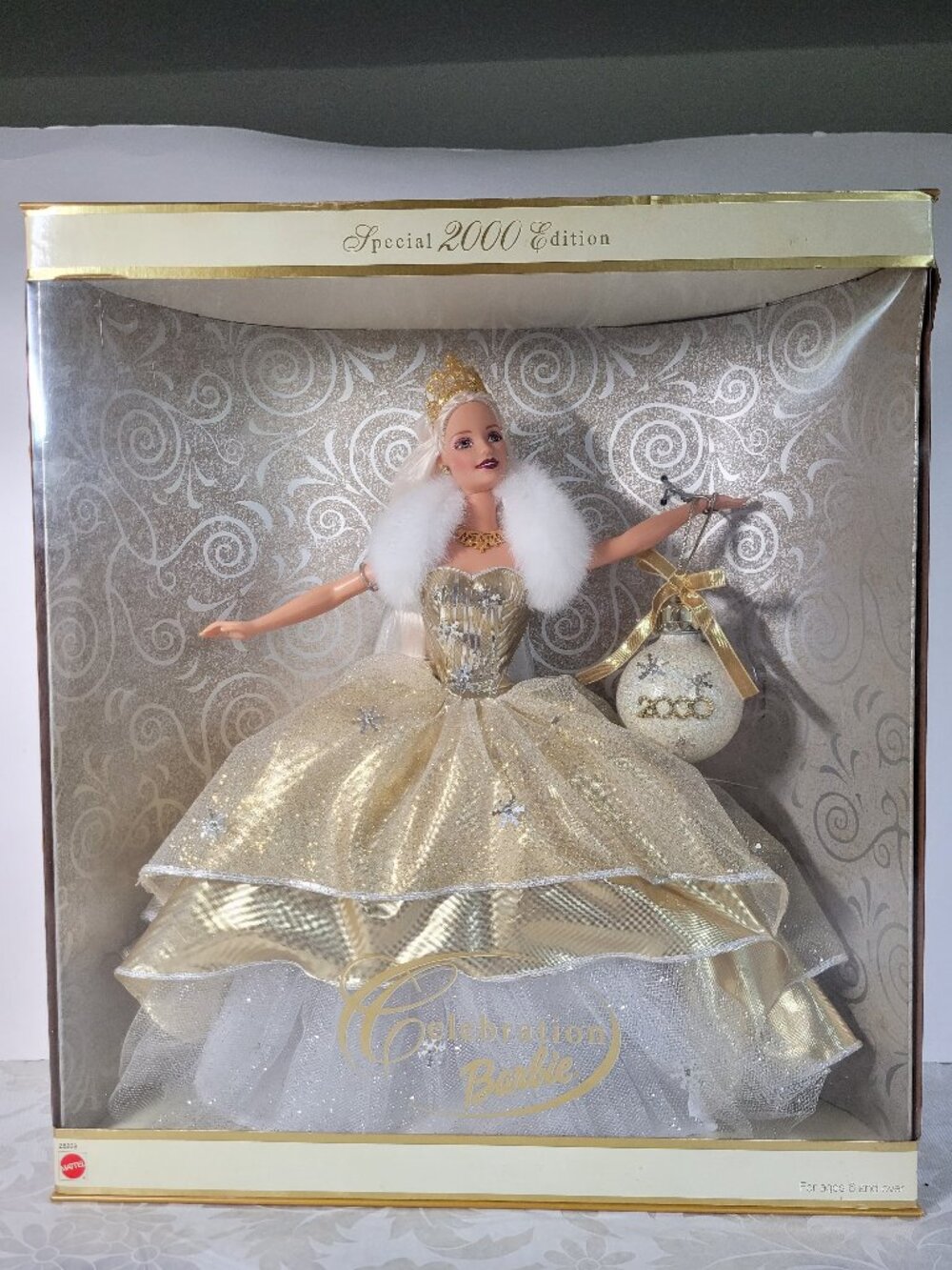 Holiday Celebration Barbie Doll with Ornament 2000 Special Edition Mattel NRFB